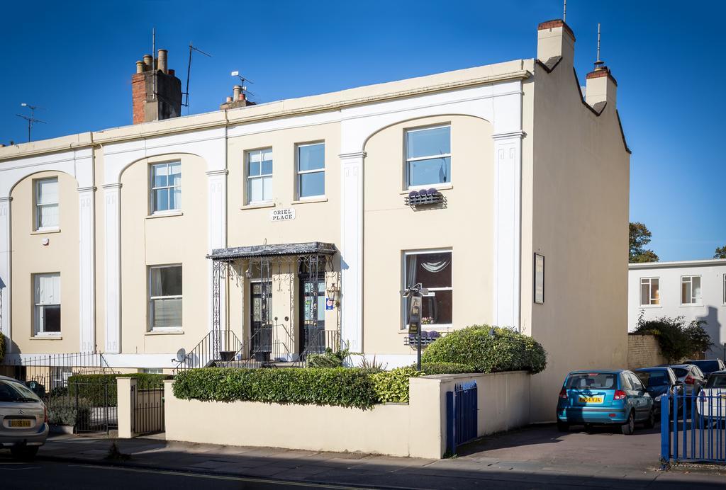 Crossways Guest House Cheltenham Exteriör bild