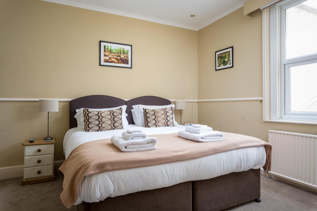 Crossways Guest House Cheltenham Exteriör bild